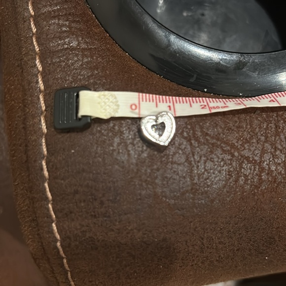 New heart stud earrings - Picture 3 of 4